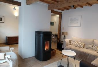 La Maison d Anne-Marie allows 18 year olds to book a room