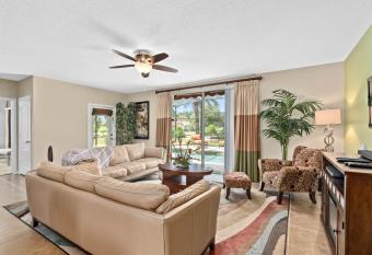 Mini Cinema in Sweety Villa 5 bedrooms near Disney has Balcony rooms