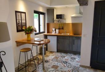 Gites LA CHAUMONIERE allows 18 year olds to book a room