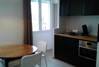 LE BLATIN allows 18 year olds to book a room