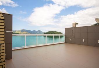 Luxo    beira mar! Curta Angra em alt  ssimo estilo. has Balcony rooms