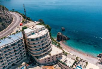 Alex Lux sea view aparmtent 2 has Balcony rooms