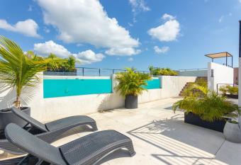 Toh House Luxury by Boutique Apartments MX has Balcony rooms