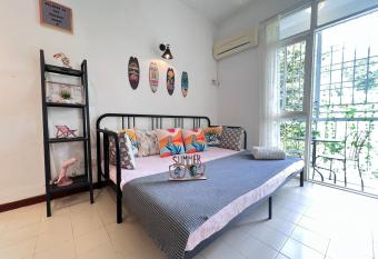 EE s Summer House - Homestay 3 min walk to beach has Balcony rooms