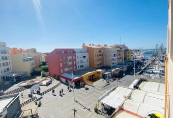 T4 Le Trente Cinq 3 chambres & climatisation allows 18 year olds to book a room