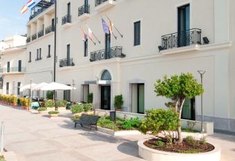 Grand Hotel Mediterraneo has Balcony rooms