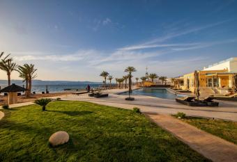 Luxotel Aqaba Beach Resort & Spa allows 18 year olds to book a room