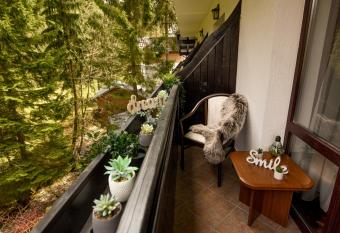 WILD & FREE - Ideal Room with a view allows 18 year olds to book a room