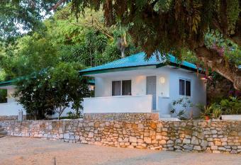 The Three P Beach Resort & Dive Center has Balcony rooms
