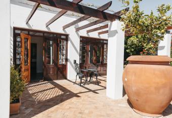 Mitre s Edge Vineyard Studio allows 18 year olds to book a room