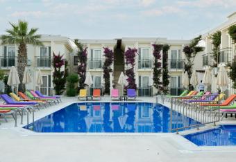 Zuzuu Beach Hotel has Balcony rooms
