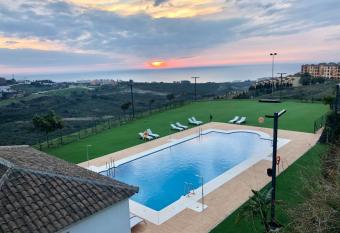 Blue Sunrise Penthouse - Manilva has Balcony rooms