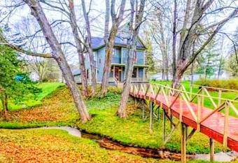 Charlie Room Bw Boutique Hotel allows 18 year olds to book a room