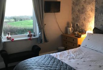 Dale View bed & breakfast allows 18 year olds to book a room