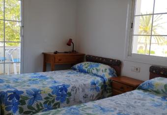 Hostal Restaurant Paca has Balcony rooms