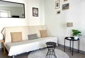 L   crin Studio Ile Verte Balcony #DD has Balcony rooms