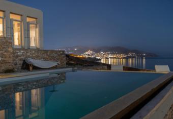 Villa Salty has Balcony rooms