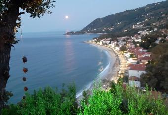 VILLA FAY has Balcony rooms