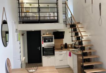 Appartement au c  ur d Espalion La Cabane du Lot has Balcony rooms