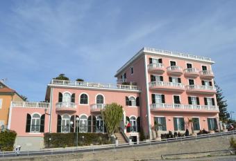 Hotel Piccolo Lido has Balcony rooms