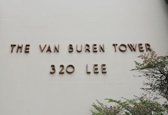 SWEET 1 BED 1 BATH has rooms with a private hot tub