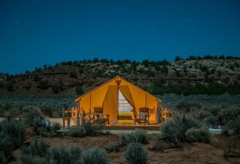 BaseCamp 37   has Balcony rooms