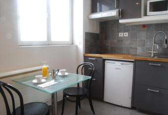 Le djurdjura allows 18 year olds to book a room