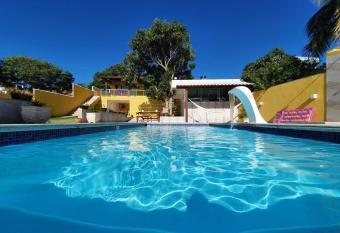 Casa Amarela - Linda casa familiar com piscina na Reserva do Per   em Cabo Frio allows 18 year olds to book a room