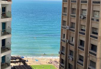                                       sea view                                                          has Smoking rooms