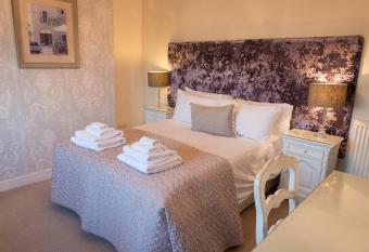 The Blackamoor Inn allows 18 year olds to book a room