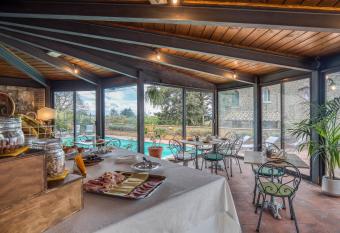 Relais La Fattoria has Balcony rooms