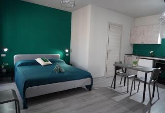 4ROOMS b&b - HOLIDAY HOME has Balcony rooms