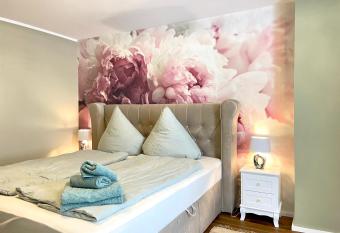 WEINHOF Winningen Traumwohnung im    La Mosel    has Balcony rooms