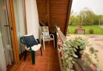 EXPLORE - Stylish Room near Rasnov allows 18 year olds to book a room