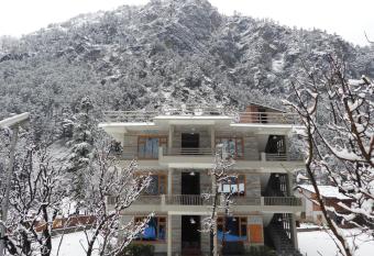 The Royal Orchard Kasol has Balcony rooms