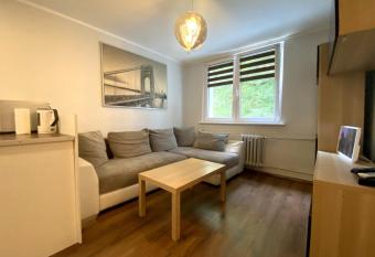 Forest - 23 Marca Sopot allows 18 year olds to book a room