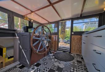 P  niche MaPens  e has Balcony rooms