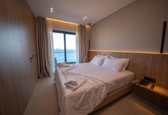 Hotel Portanova allows 18 year olds to book a room