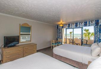 Direct Oceanfront Suite - Ocean Reef 201 Sleeps 4! allows 18 year olds to book a room