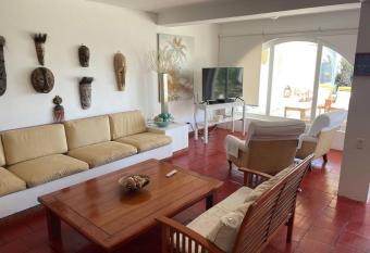 Beachfront, 4BR, entire house in Paracas has Balcony rooms