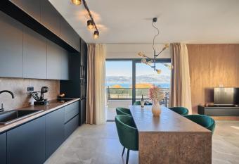 Jelena s Place - elegant flats close to sea has Balcony rooms