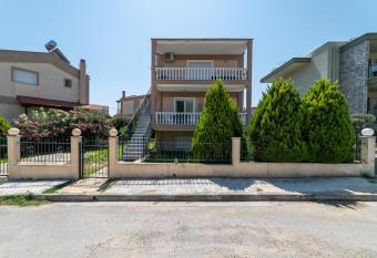 Iraklitsa 2 allows 18 year olds to book a room