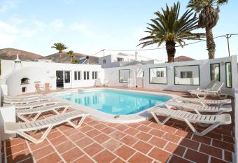 Casa blanca has Balcony rooms