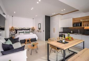 Talise I Luxury Suites has Balcony rooms