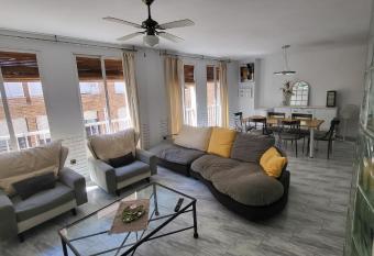 Al lado del mercado has Balcony rooms