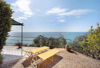 Casa Gelsomino has Balcony rooms