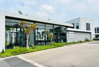 Modern 2 Bedroom 2 Bathroom Apartment allows 18 year olds to book a room