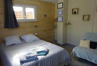 Chez Axeline has Balcony rooms