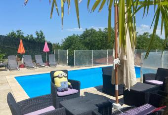 Magnifique Villa avec piscine Beaujolais has Balcony rooms