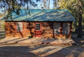 Gilmore Cabin has Balcony rooms